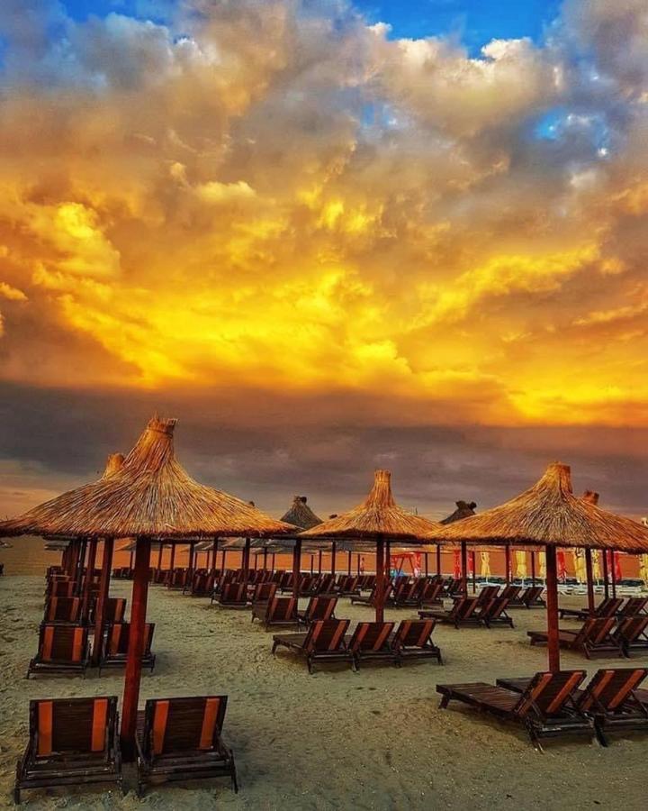 Wave 2 Mamaia Prima Linie Vedere La Mare 120Mp Năvodari Exterior foto